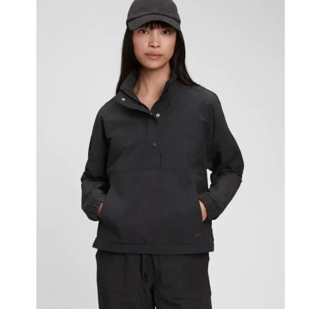 GapFit Women's Black Pullover Commuter Jacket Snap Button Mock NeckSleeve‎